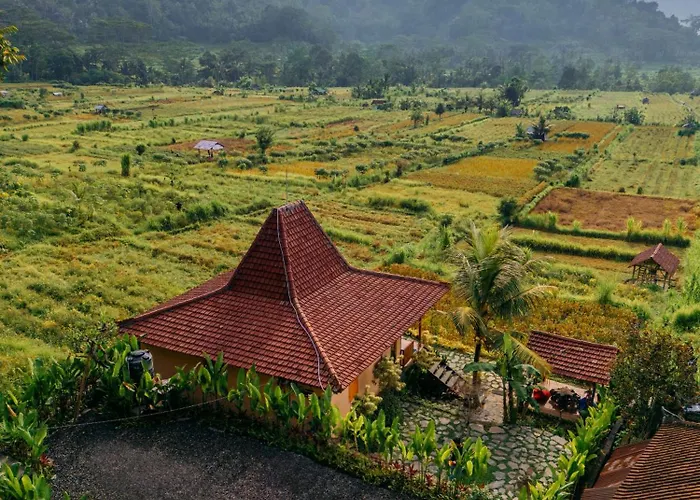 Ravelyn House